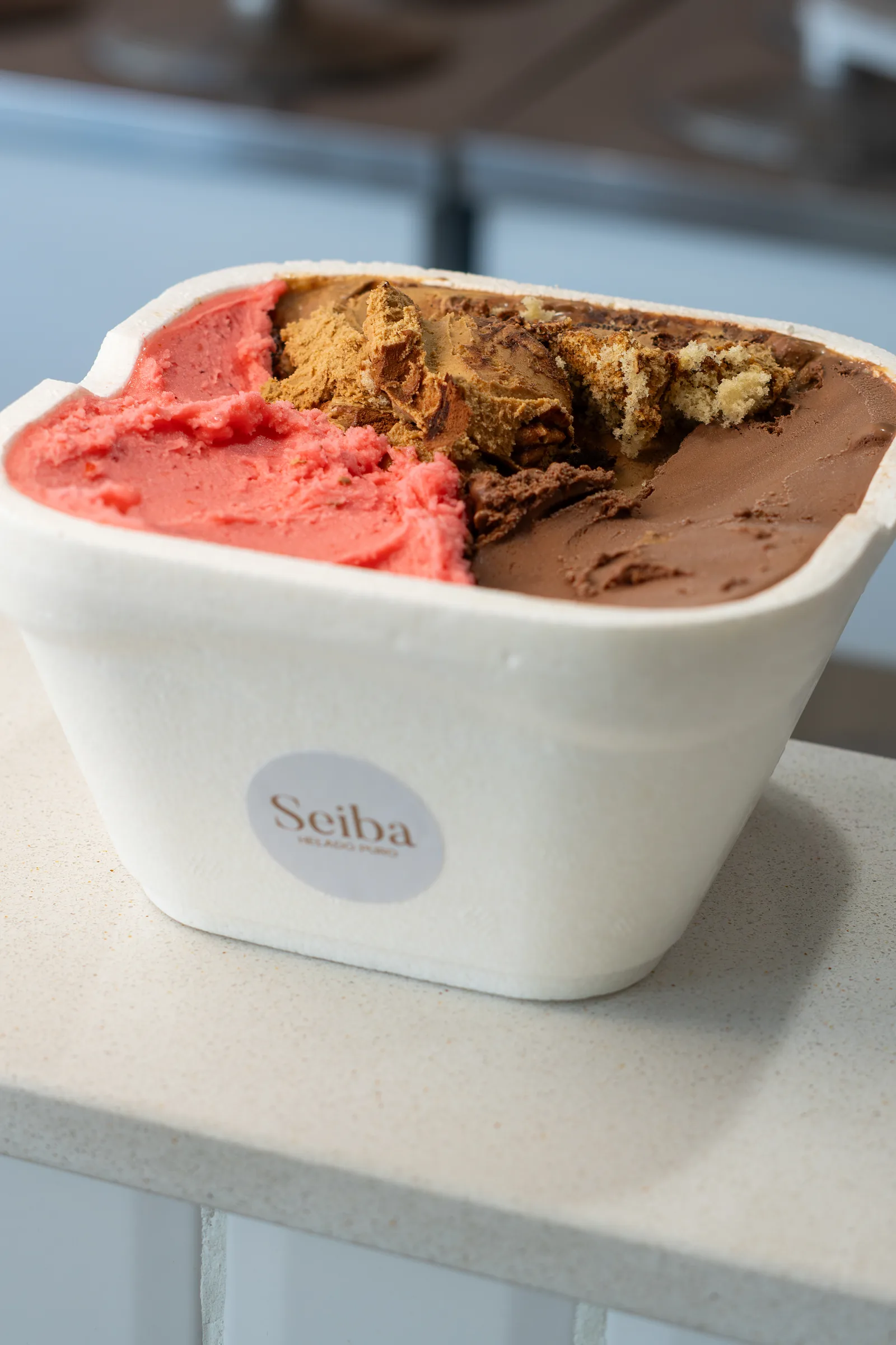 Pote de helado artesanal Seiba, disponible para consultas comerciales mayoristas